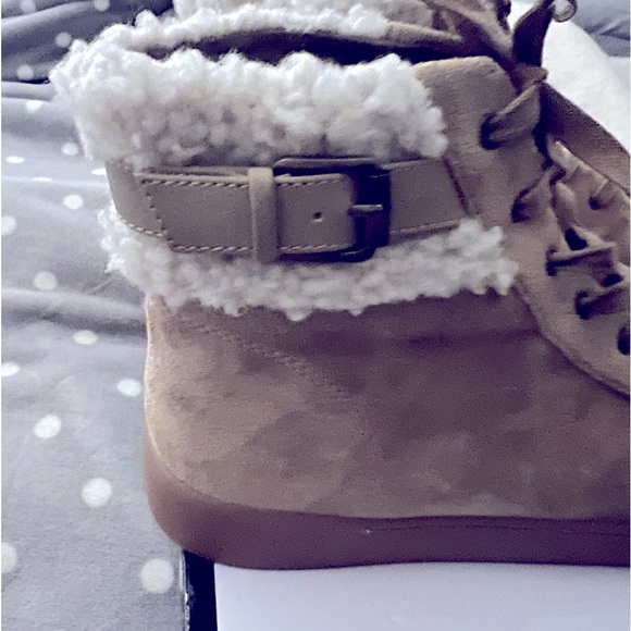 BNWB 9.5 Nine West Pedalo Sneakers - Picture 2 of 4